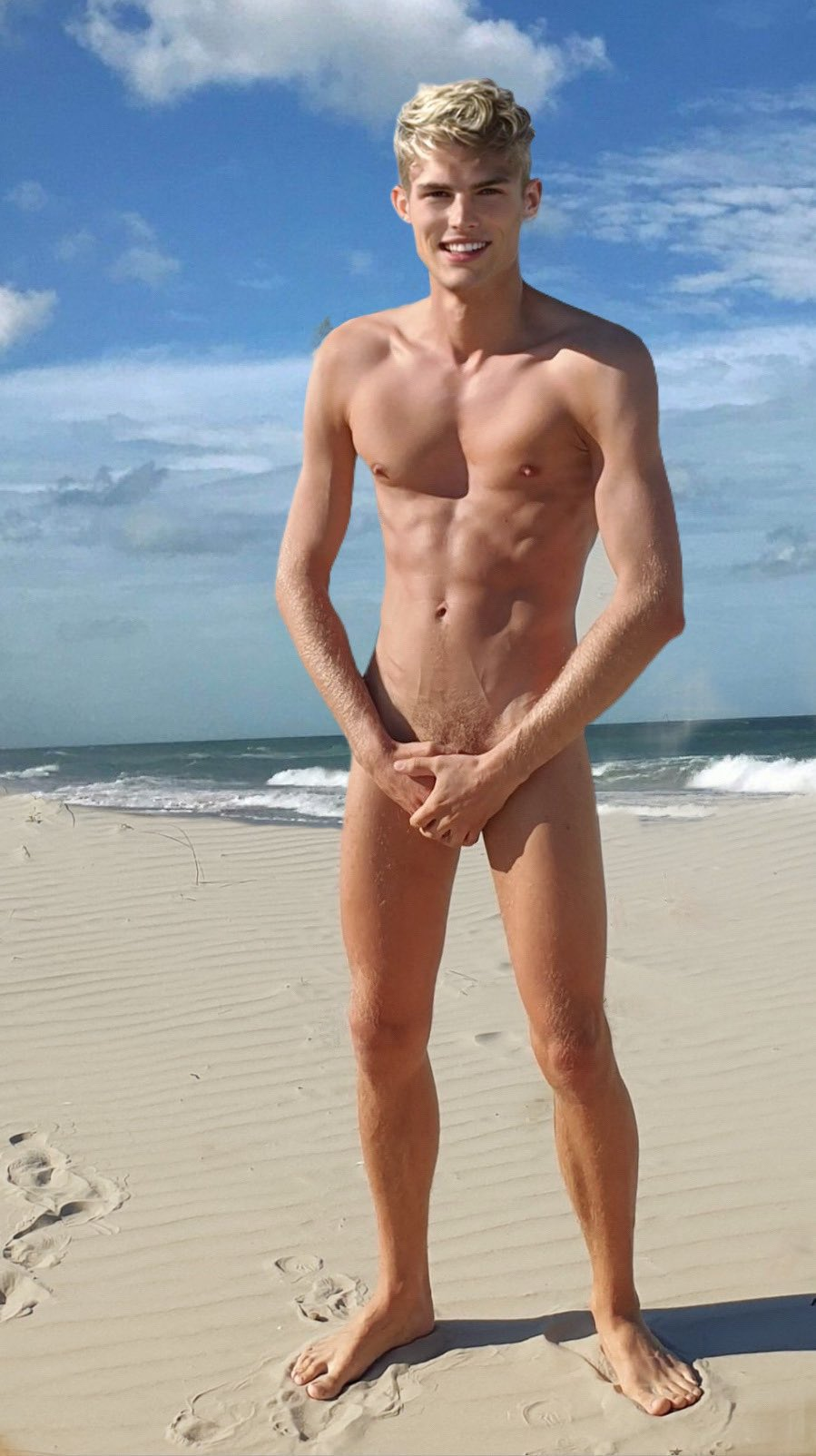 blonde-stud-nude-at-beach.png