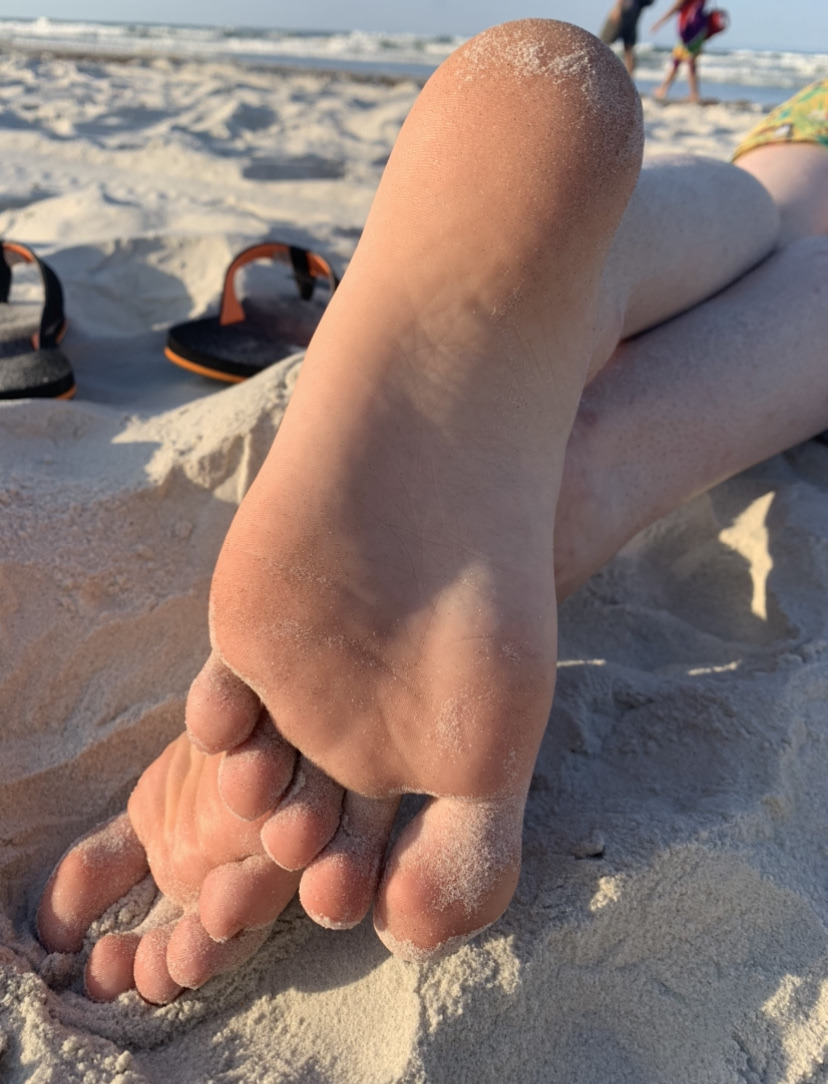 closeup-feet-on-beach.jpeg closeup-feet-on-beach.jpeg