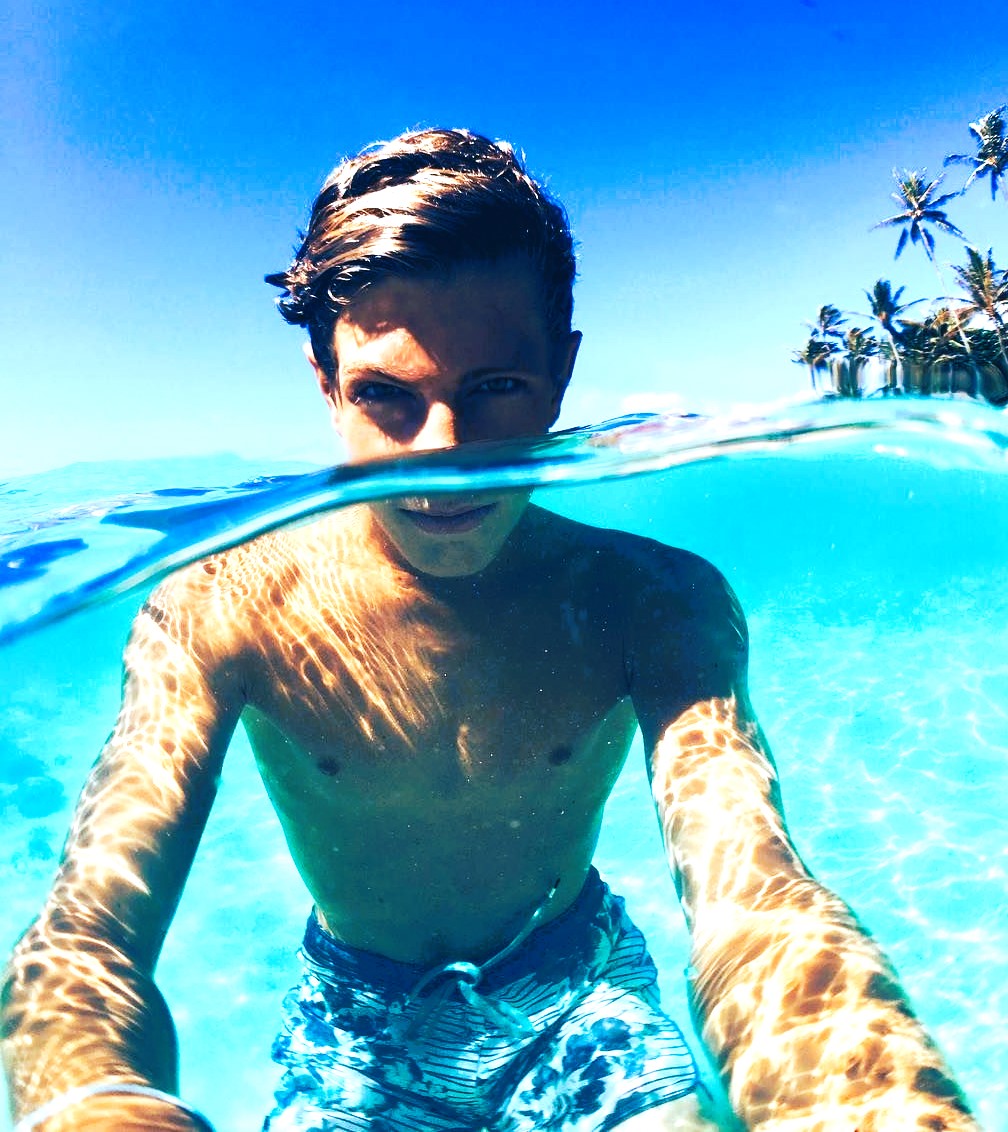 cool-picture-of-hot-guy-in-ocean.jpeg