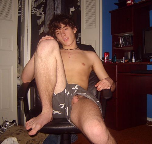 cute-guy-in-shorts-showing-cock-foot.jpeg