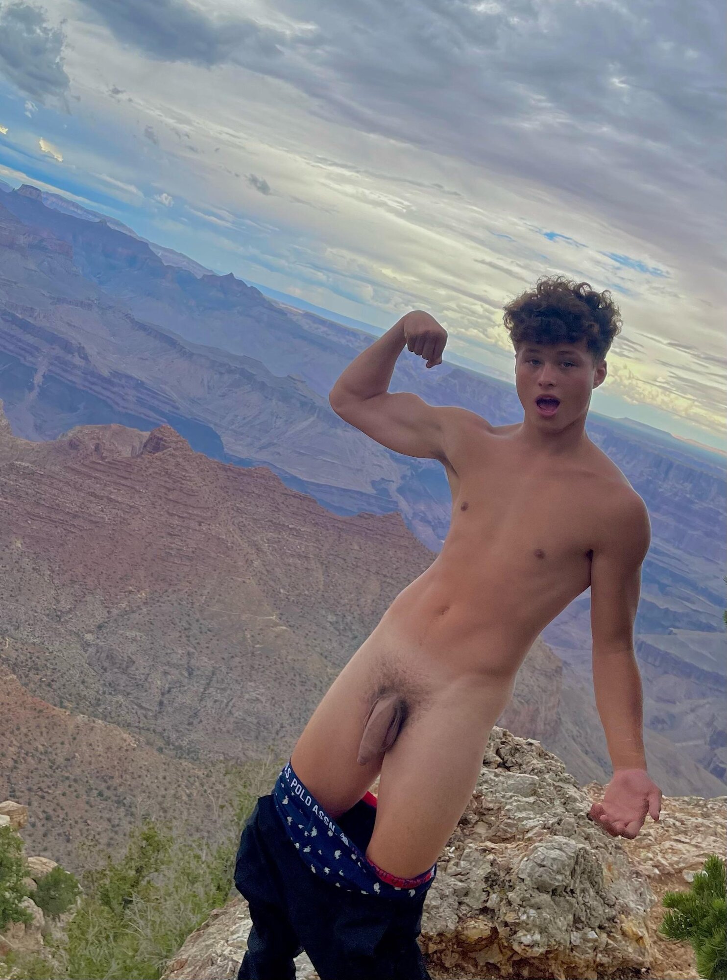 cute-guy-naked-grand-canyon.jpeg