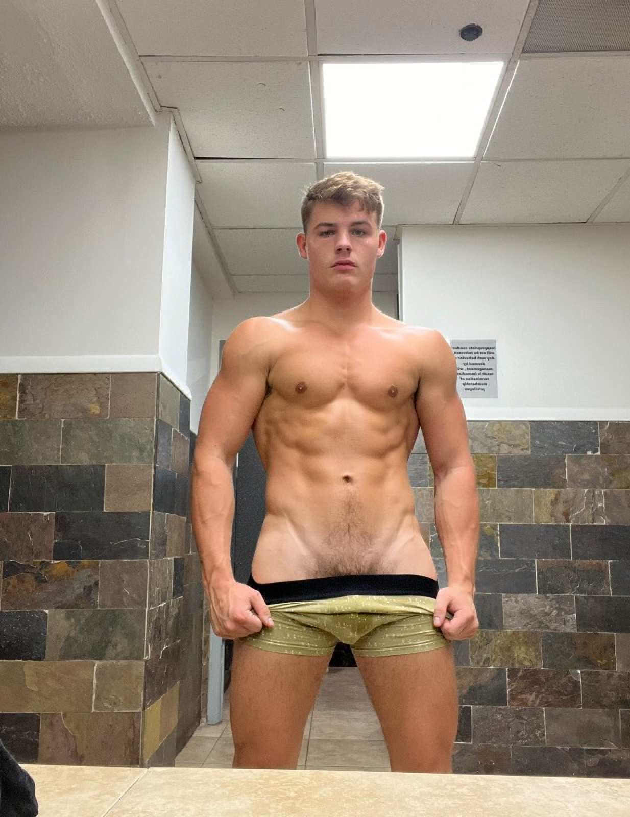 guy-showing-pubes-in-locker-room.jpeg