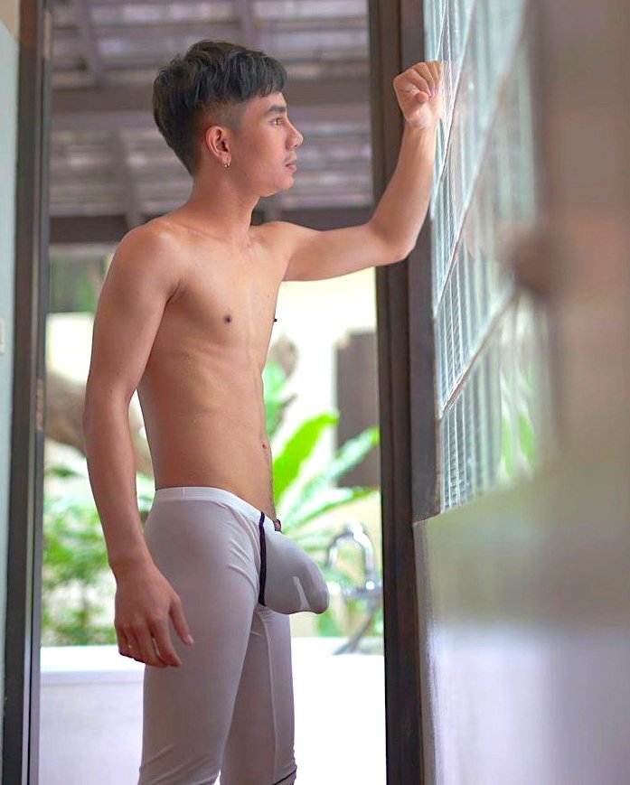 hot-guy-in-hot-sweats-showing-penis.jpeg