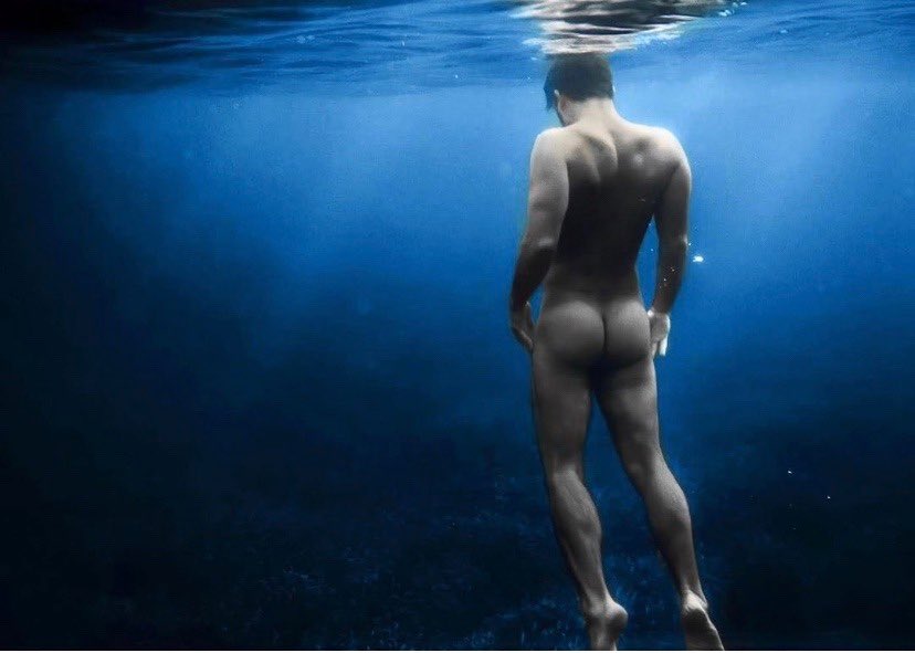 man-showing-ass-under-water.jpeg