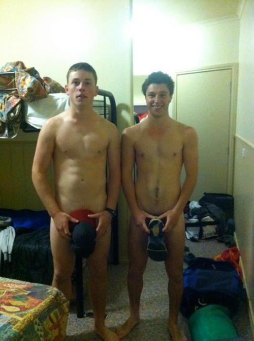 naked-college-roommates.jpg