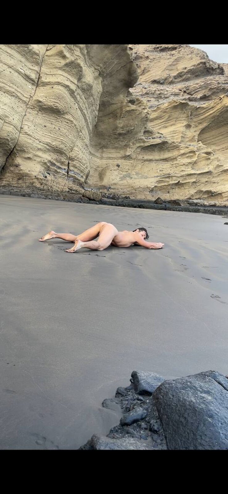 naked-man-humping-beach.jpg