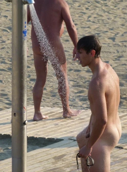 straight-guy-at-beach-showering-nude.jpeg