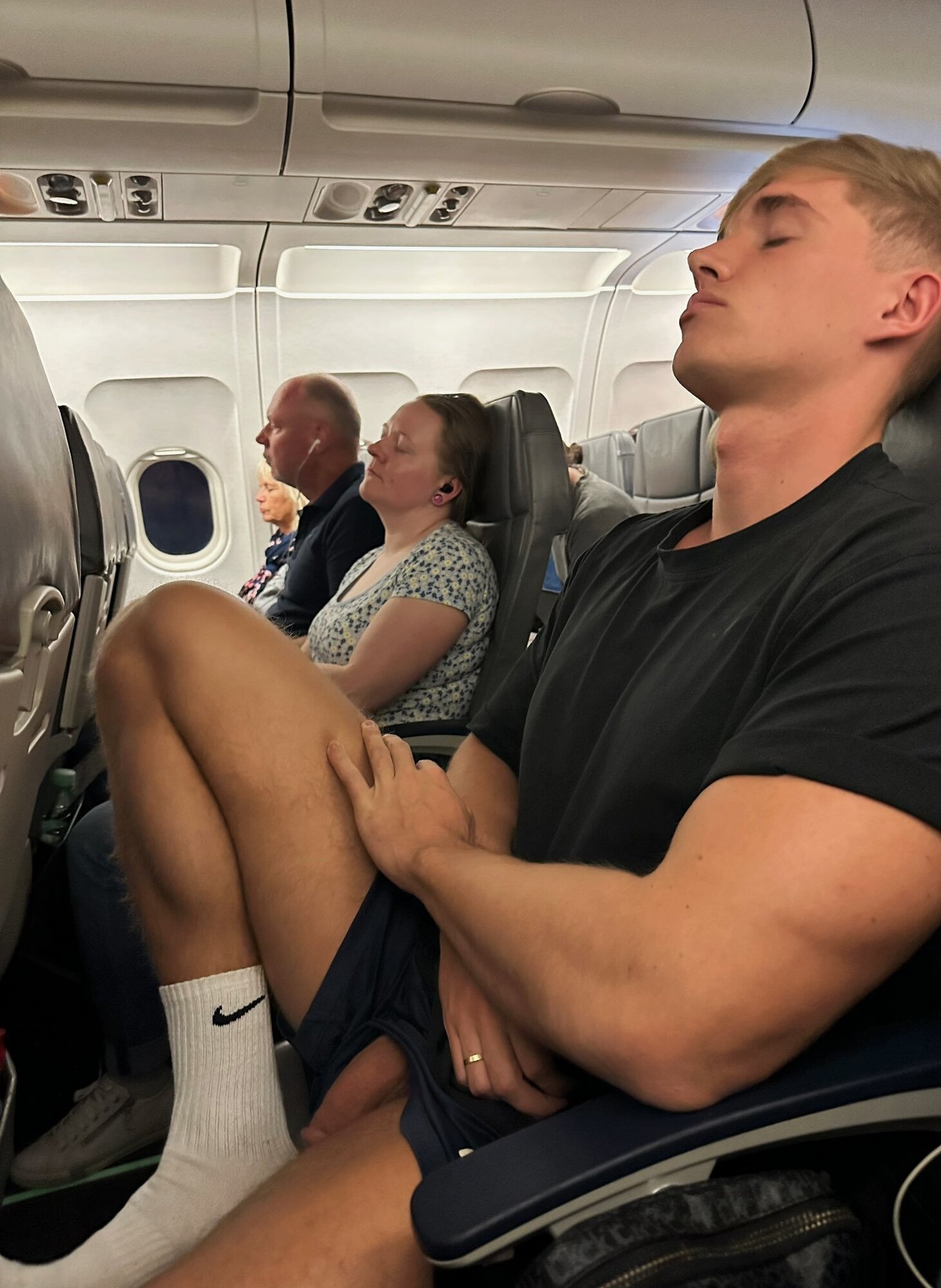 straight-guy-sleeping-on-plane.jpg