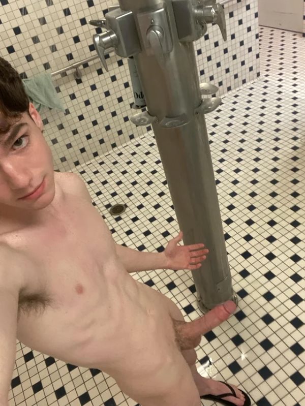 twink-naked-in-public-shower.jpeg