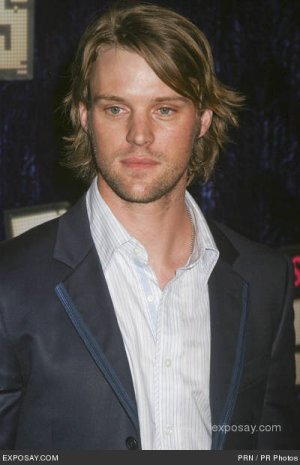 jesse-spencer-2007-mtv-video-music-awards-red-carpet-1i6Ijl[1].jpg