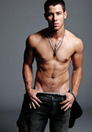 Nick-Jonas-Flaunt-7.jpg