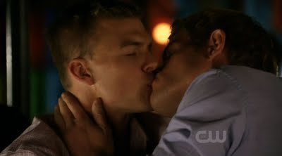 Male-Sight-of-Alan-Ritchson-Kisses-Trevor-Donovan-on-90210-3.jpg