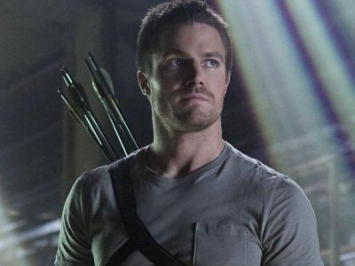 Stephen-Amell-stephen-amell-34486950-1024-768.jpg