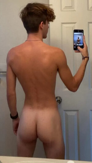 twink-boy-selifie-ass-pic.jpeg