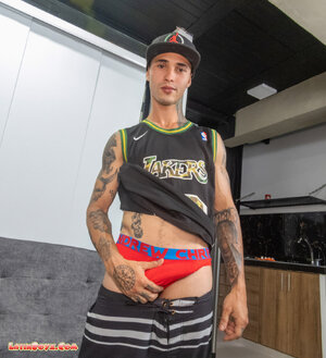 Jesse bi top (1).jpg