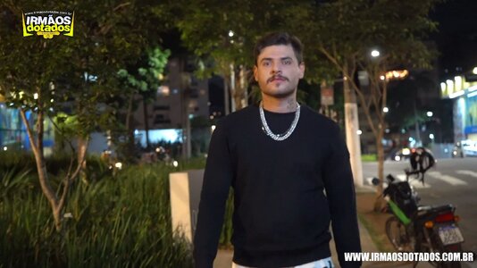 cRUISING-hUNG gUY (1).jpg