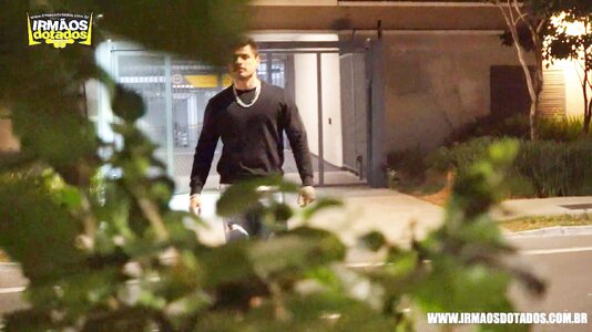 cRUISING-hUNG gUY (2).jpg