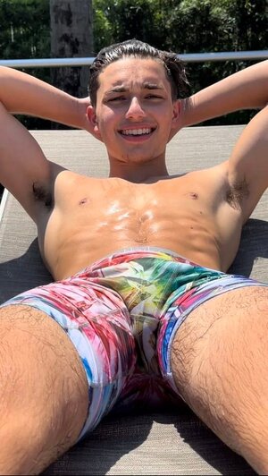 flirty-straight-guy.jpeg flirty-straight-guy.jpeg