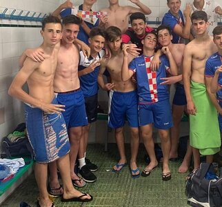 lots-of-cute-guys-locker-room.jpeg lots-of-cute-guys-locker-room.jpeg