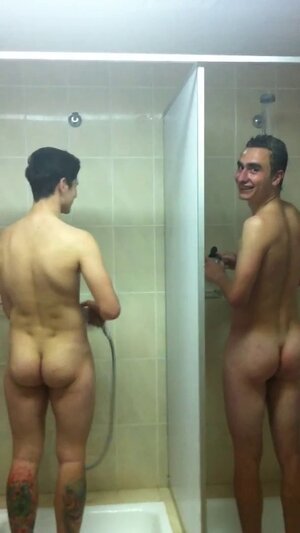 straight-guys-showering.jpeg