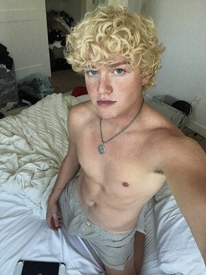 hot-boy-super-blonde-hair.jpeg hot-boy-super-blonde-hair.jpeg