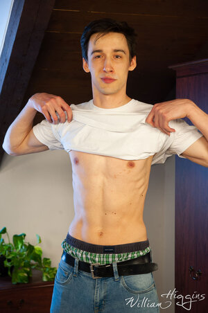 sTEPAN BI TOP (1).jpg