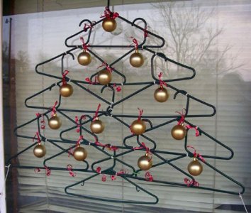 554394b2d1b30ee8d6f56f924db02ed9--alternative-christmas-tree-christmas-tree-ideas.jpg