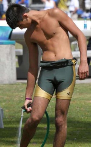 pic1_rowers_in_lycra_with_nice_big_bulges_and_muscles_002.jpg