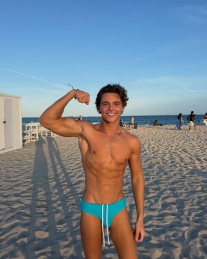 Evan Vanderzanden only fans gay porn model.jpg