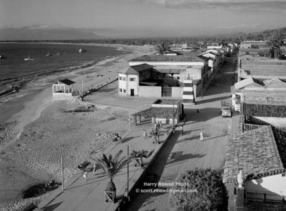 Malecon looking north by lighthouse.jpg