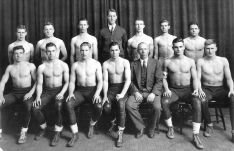 1934 U of Mich wre team.jpg