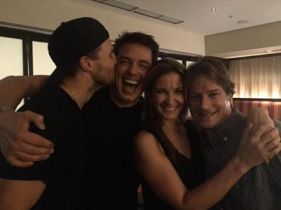 pic kiss at party.jpg