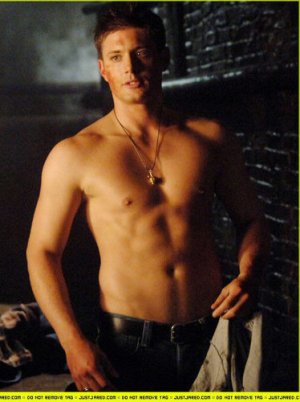 The-Gorgeous-Jensen-Ackles-jensen-ackles-40870_374_500.jpg