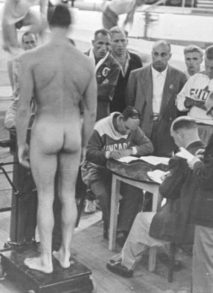 article-2162931-12194180000005DC-880_470x647 (1).jpg