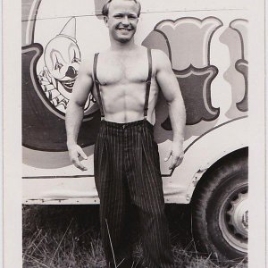 circus-bodybuilder.jpg