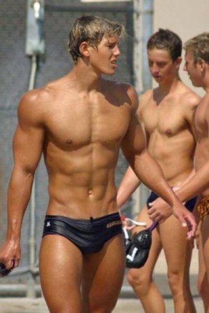de03285ce59819dca90b4562655422c7--swim-team-sexy-men.jpg