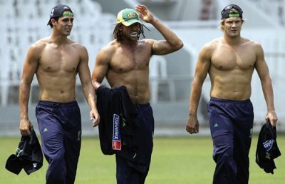 Mitchell-Johnson-Andrew-Symonds-and-Shane-Watson.jpg
