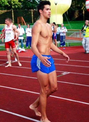 naked-athletes-track-and-field-012.jpg