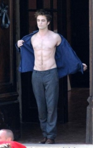 robert-pattinson-shirtless-new-moon_a.jpg