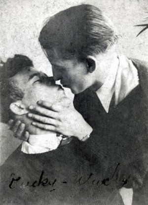 men-kiss-vintage-gay-482.jpg