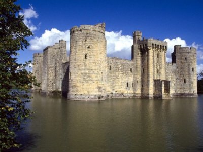 Bodiam_Castle.jpg