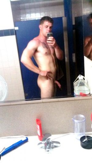 college-hottie-naked-selfie.jpg