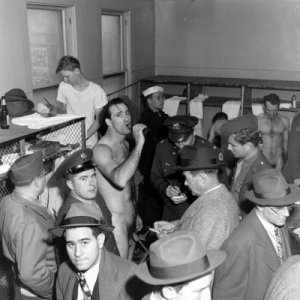 28  worldseries lockerroom1945.jpg
