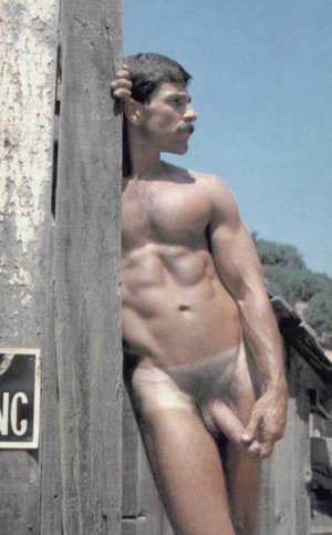 w8 brutos85697_RodMitchell.jpg