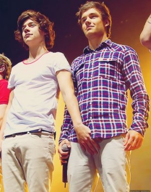 one-direction-harry-styles-and-liam-payne-crotch-grab.jpg