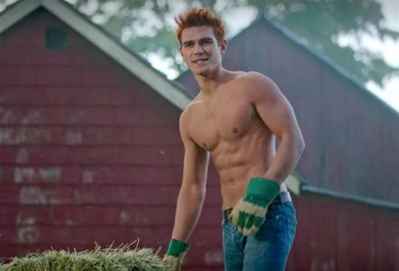 riverdale-archie-shirtless-season-3-episode-7(1).jpg