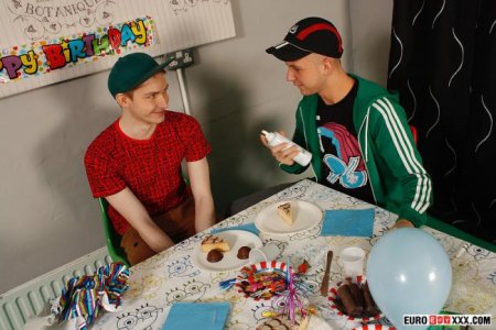 Deacon fucks Milo (2).jpg