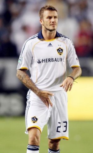 8  David-Beckham-Grabbing-His-Crotch-3.jpg