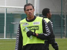 12 French-Footballer-Etienne-Capoue-3.jpg