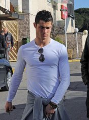 11a Cristiano-Ronaldo-Crotch-Grab-3.jpg
